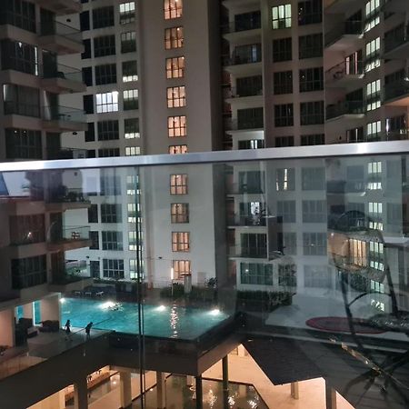 Hostel At Regalia Sky Pool Kuala Lumpur Dış mekan fotoğraf